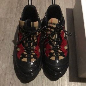 Very good condition on both sneakers